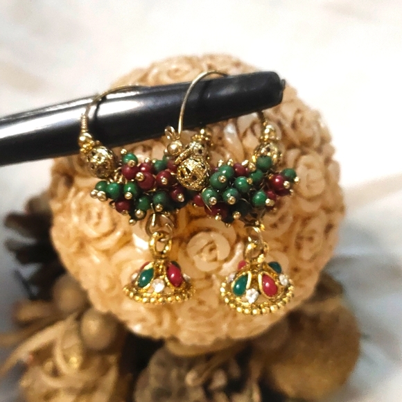 nykaa Jewelry - Beautiful earings hoop with multicolored small pearl
